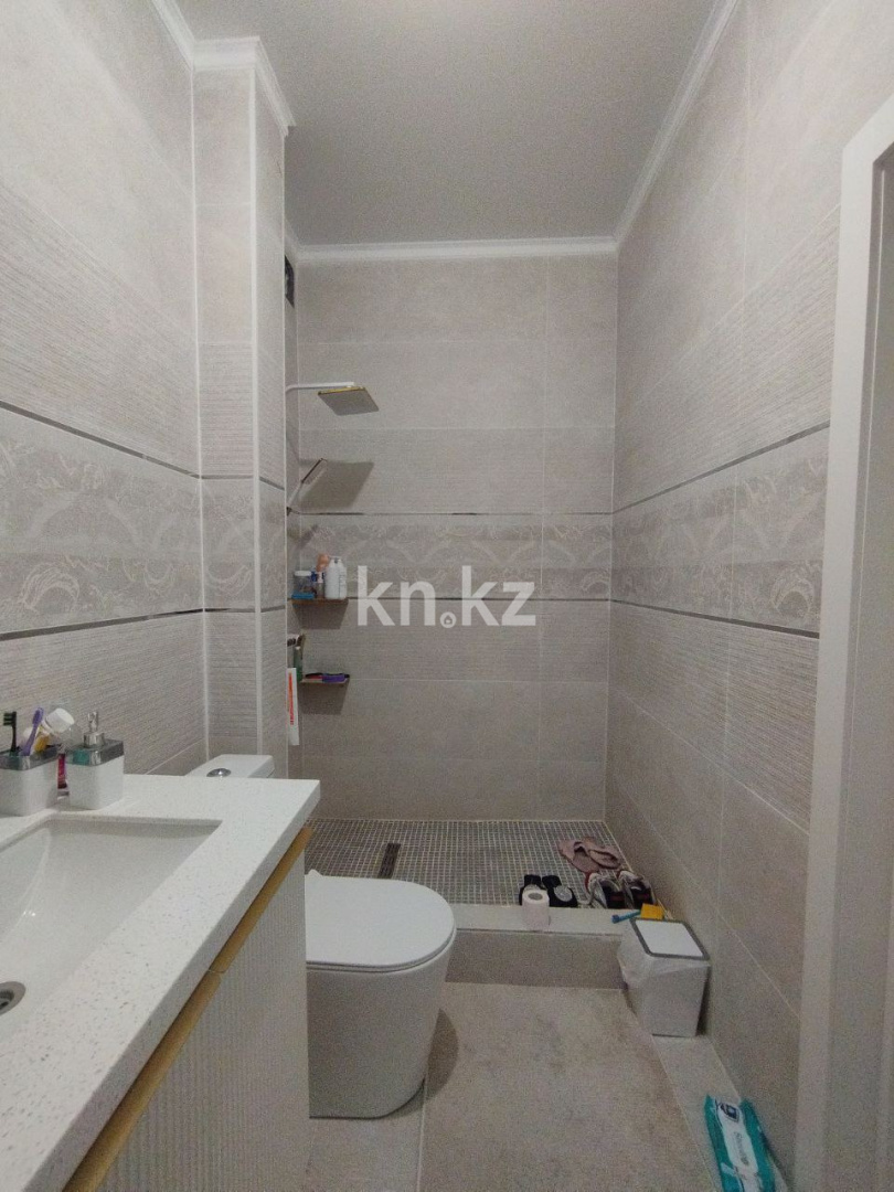 Продажа 2-комнатной квартиры, 72.3 м², ул. Алии Молдагуловой - Продажа квартир в Уральске фото 15 из 17