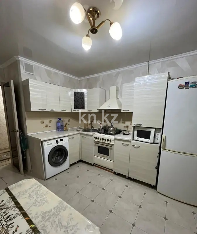 Продажа 3-комнатной квартиры, 70 м², мкр-н Аксай-3а - Продажа  трехкомнатных квартир в Алматы фото 1 из 5