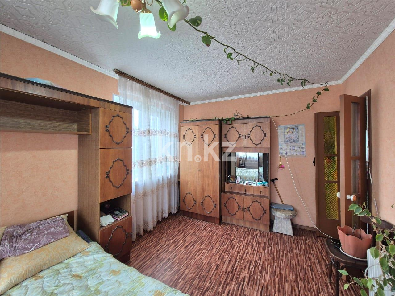 Продажа 3-комнатной квартиры, 63 м², ул. 6-й мик-н в Темиртау - фото 3