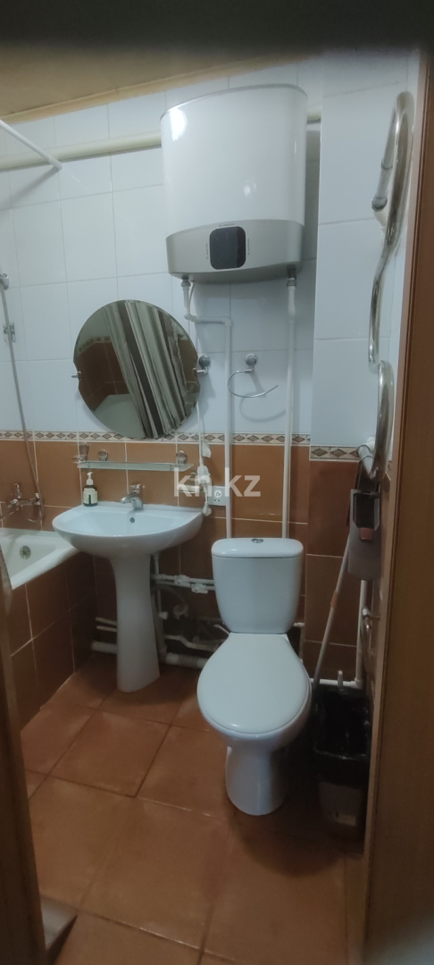 Продажа 2-комнатной квартиры, 45 м², ул. Ержанова, дом  20 в Караганде - фото 8