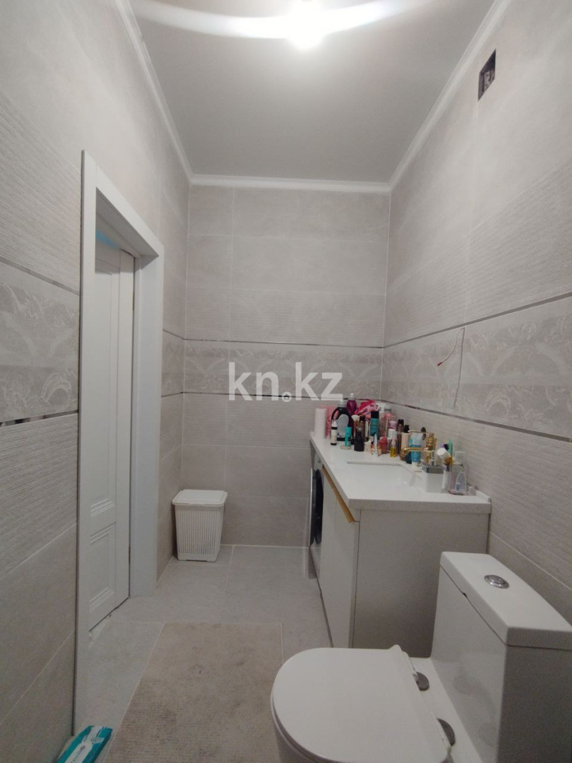 Продажа 2-комнатной квартиры, 72.3 м², ул. Алии Молдагуловой - Продажа квартир в Уральске фото 14 из 17