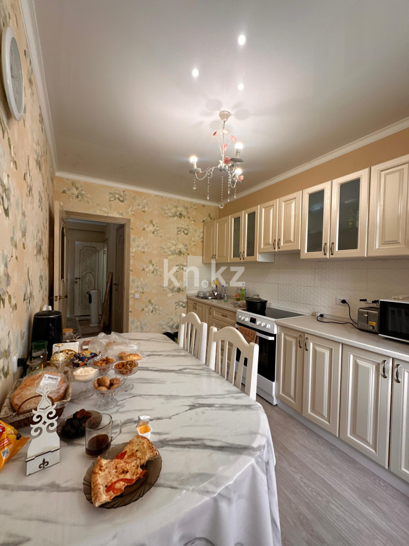 Продажа 3-комнатной квартиры, 71 м², ул. Абая, дом  46 в Караганде - фото 2