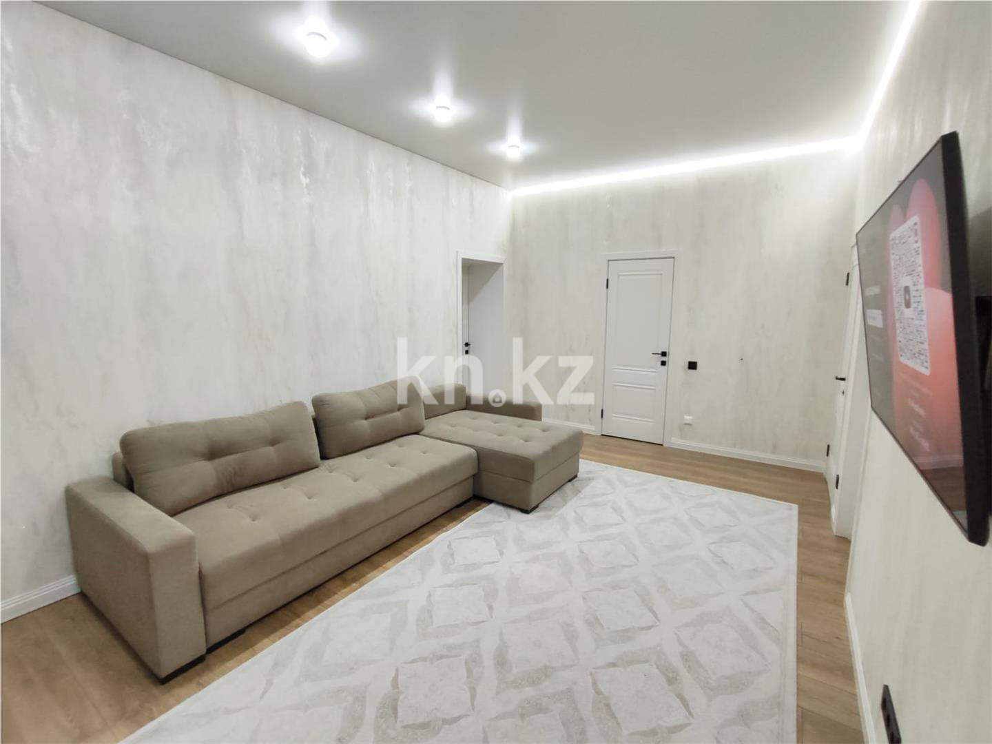 Продажа 3-комнатной квартиры, 95 м², ул. Муканова - Продажа квартир в Караганде фото 2 из 14