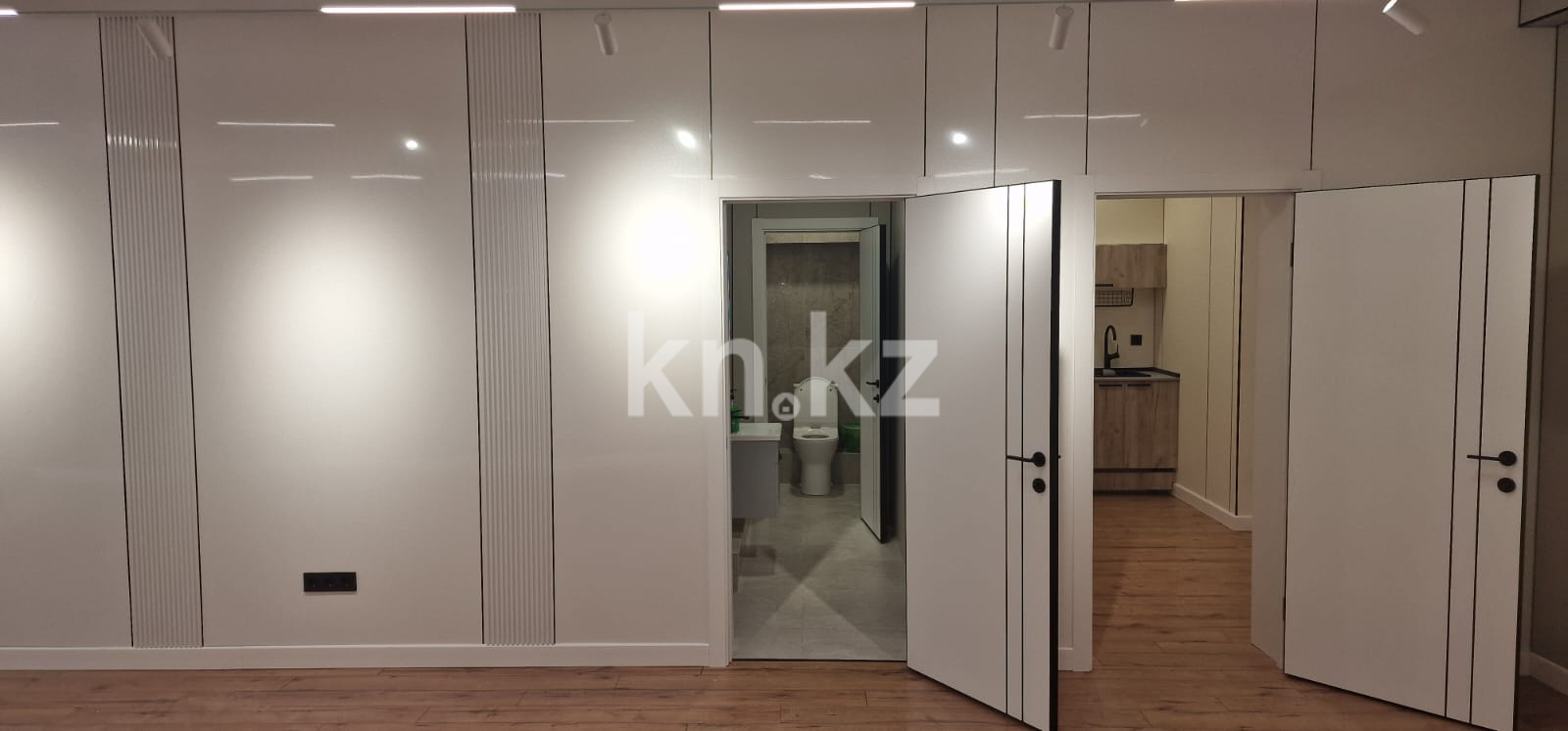 Продажа , 66.4 м², ул. Байзакова, дом  263 - Продажа офисных и торговых помещений в Алматы с фото фото 3 из 24