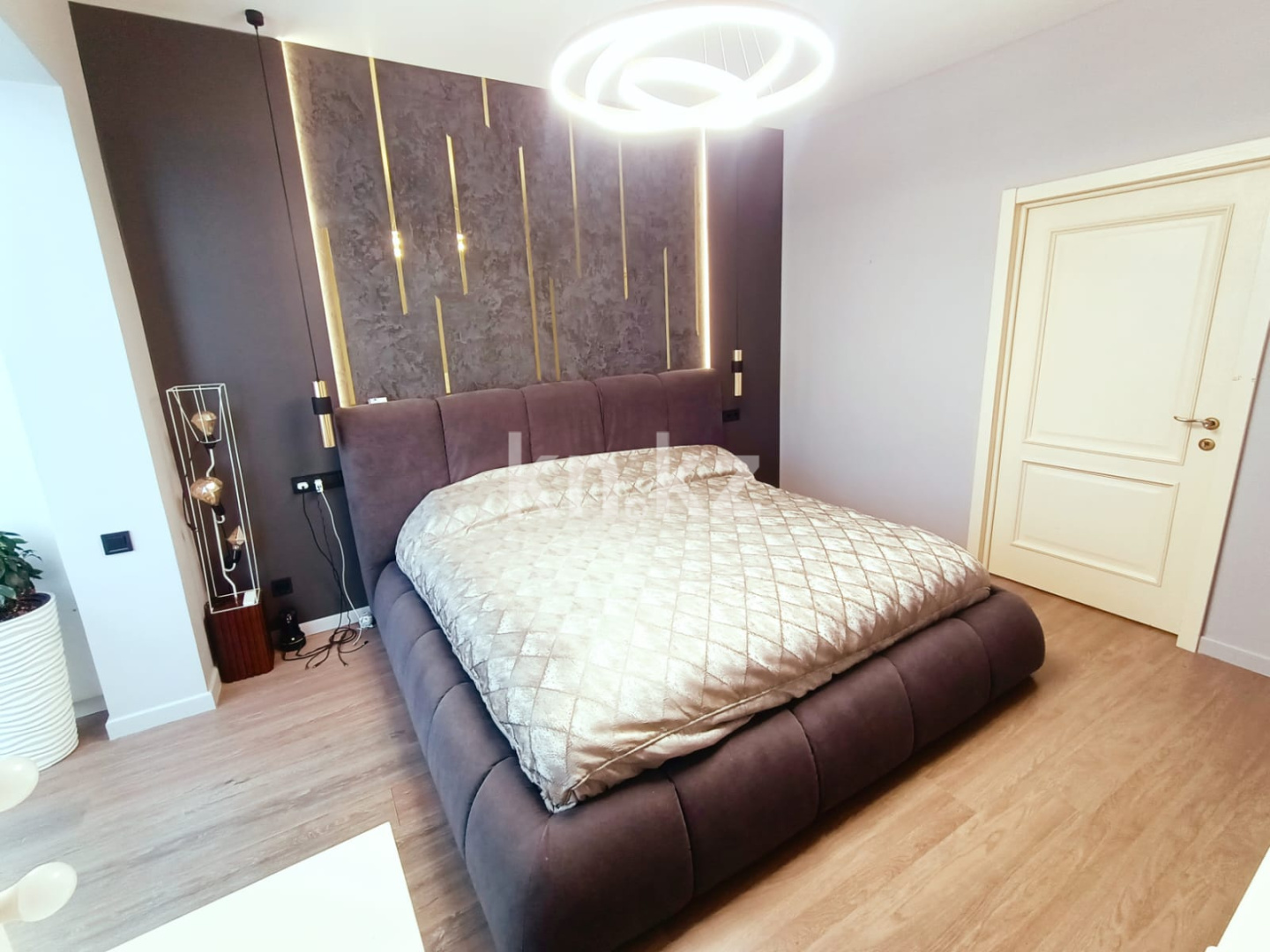 Продажа 4-комнатной квартиры, 129.4 м², ул. Кенесары хана - Продажа и аренда недвижимости в Алматы фото 13 из 40