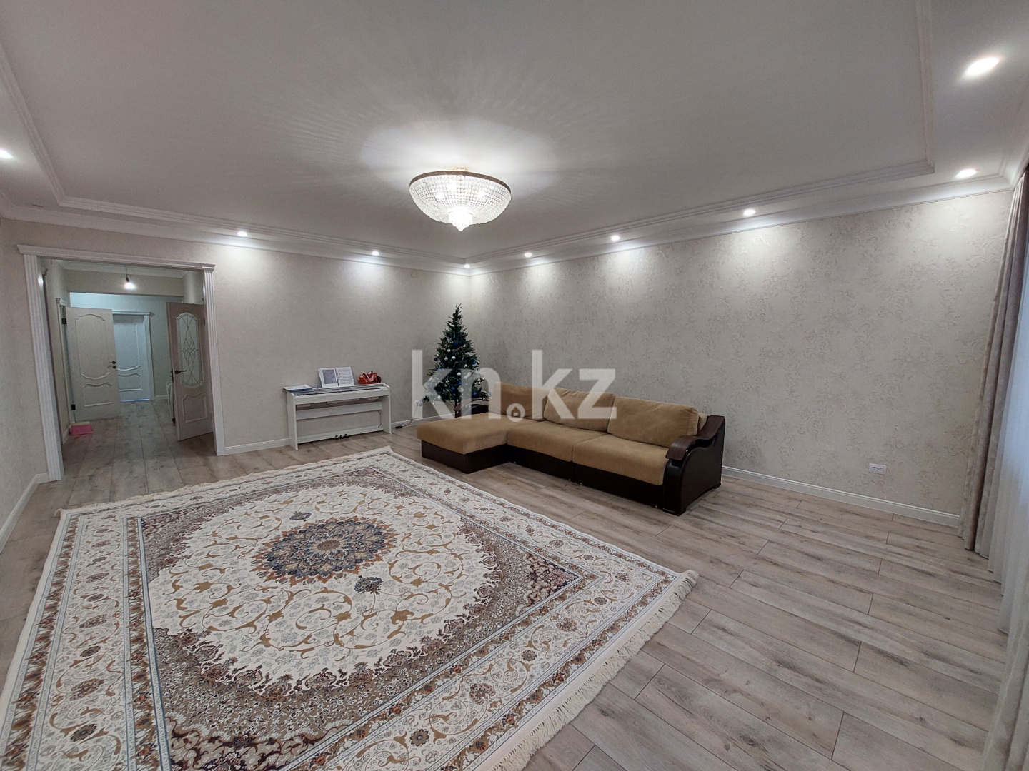 Продажа 4-комнатной квартиры, 140 м², пр. Назарбаева, дом  21/2 - Продажа квартир в Караганде фото 2 из 30