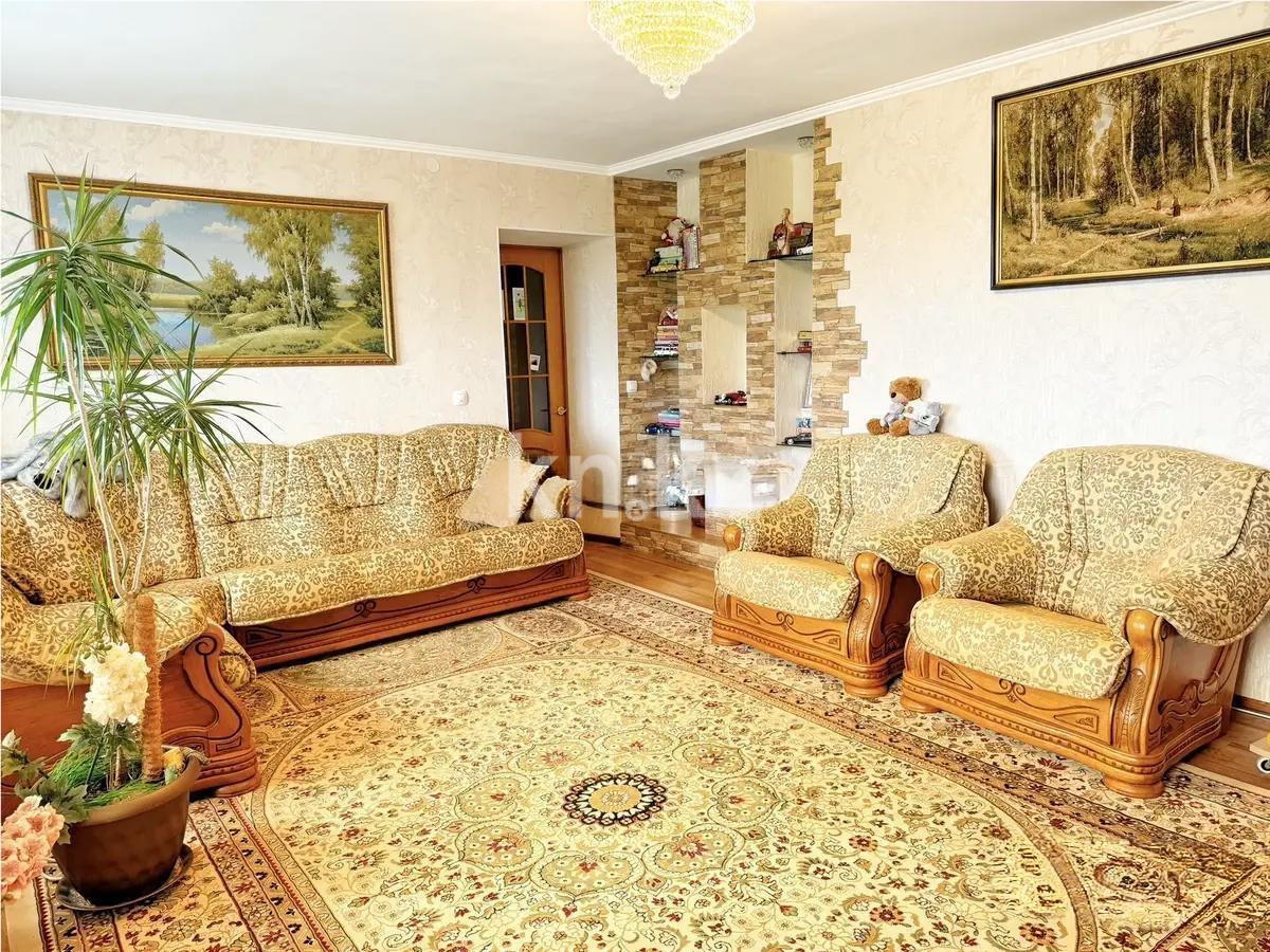 Продажа 3-комнатной квартиры, 73 м² - Продажа трехкомнатных квартир в кирпичном доме в Караганде - страница 2 фото 1 из 3