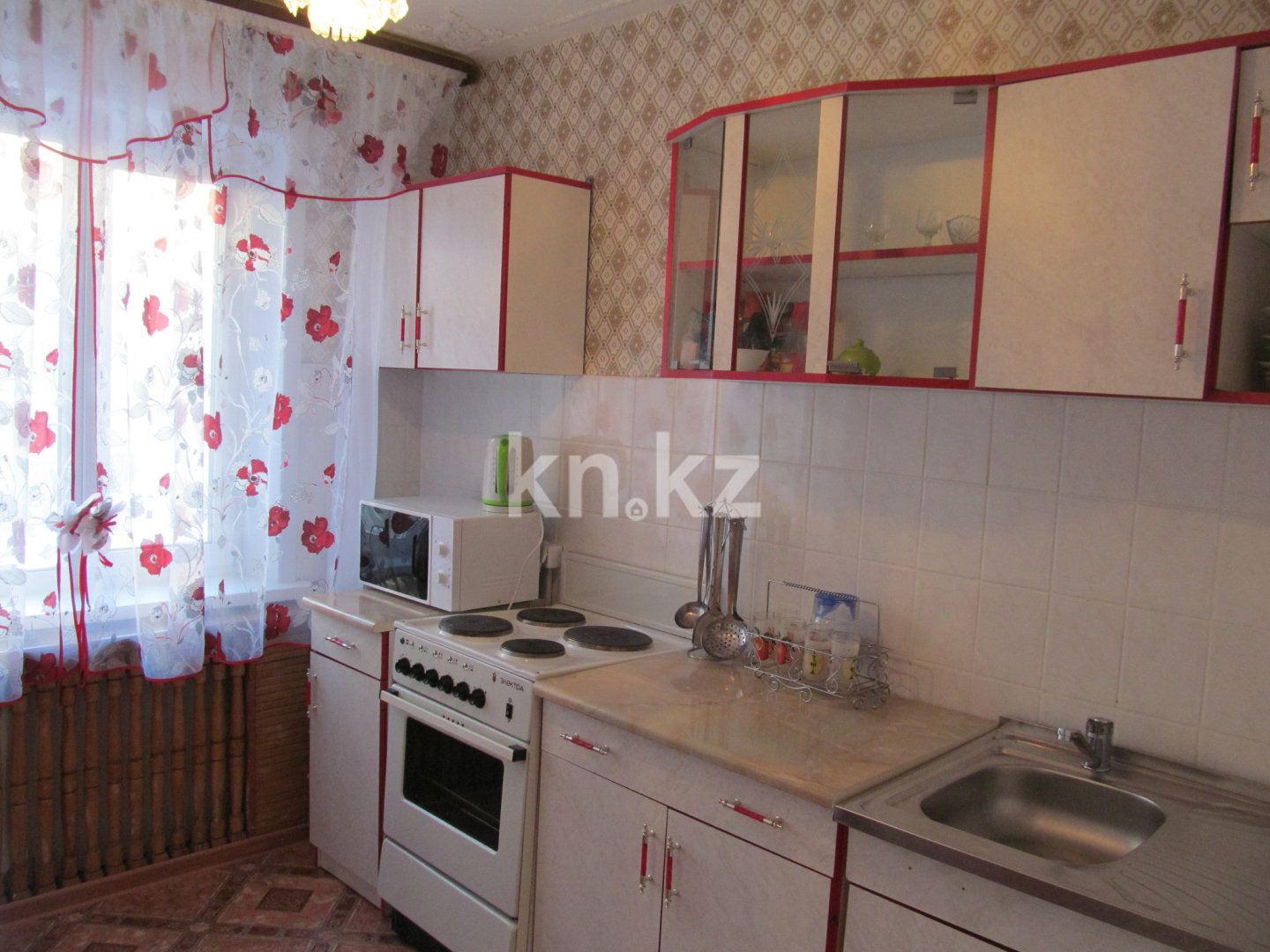 Аренда 3-комнатной квартиры посуточно, 70 м², Горького, дом  37 - Продажа и аренда недвижимости в Павлодаре фото 1 из 7