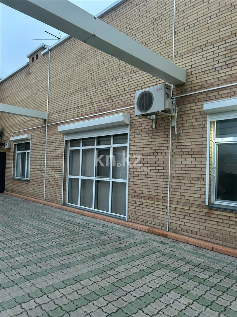 Продажа 3-комнатной квартиры, 135 м², ул. Аманжолова - Продажа  трехкомнатных квартир в Караганде фото 17 из 21