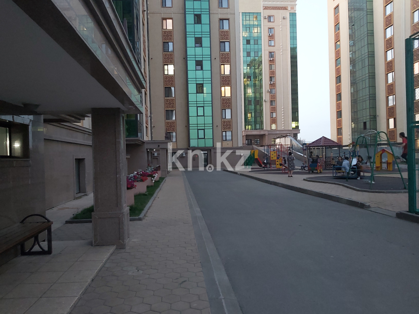 Продажа 2-комнатной квартиры, 50 м², ул. Нажимеденова, дом  34 - Нажимеденова и Жумабаева - Продажа  двухкомнатных квартир в Астане фото 1 из 6