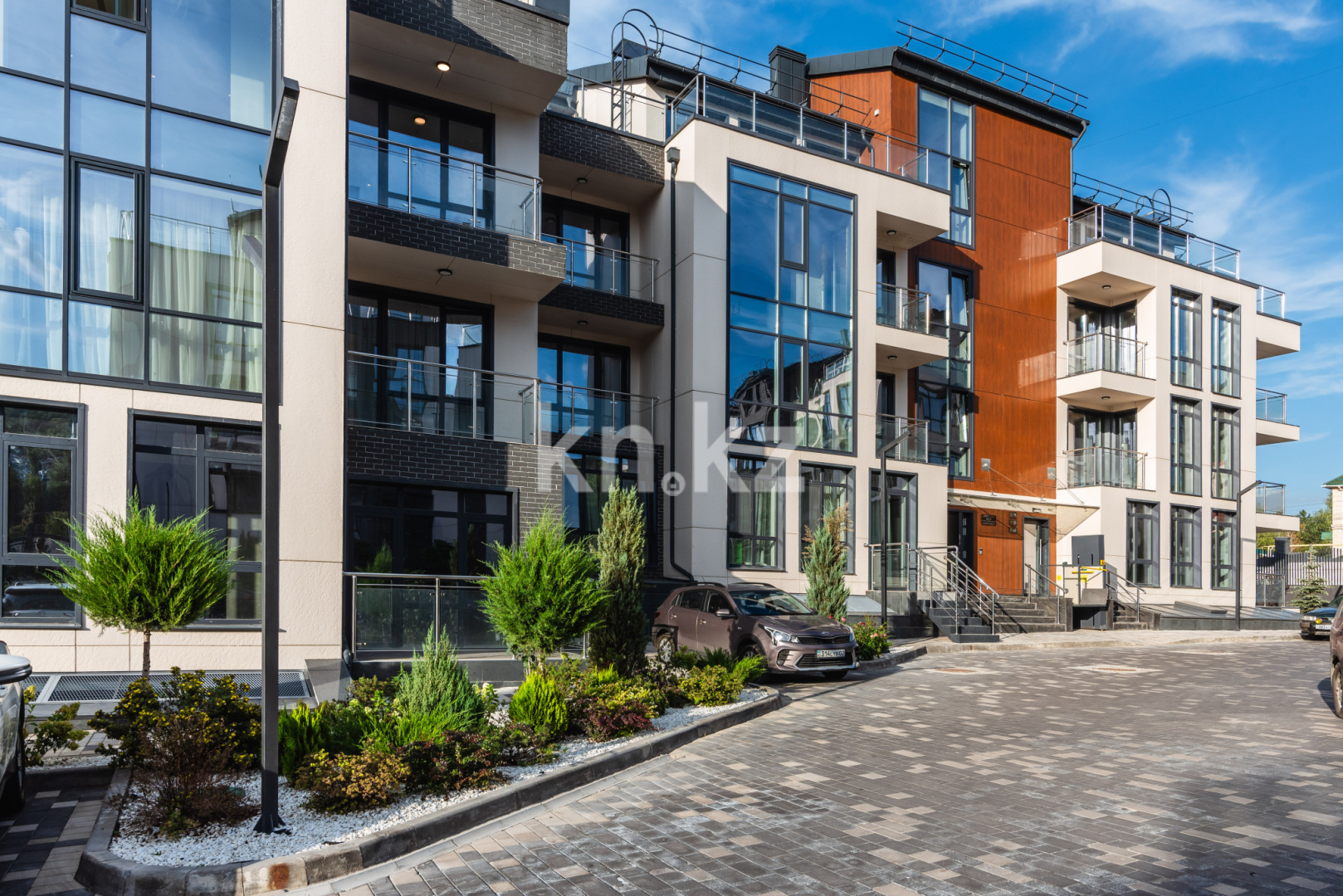 Продажа 4-комнатной квартиры, 220 м², ул. Жамакаева, дом  252 в Алматы - фото 8