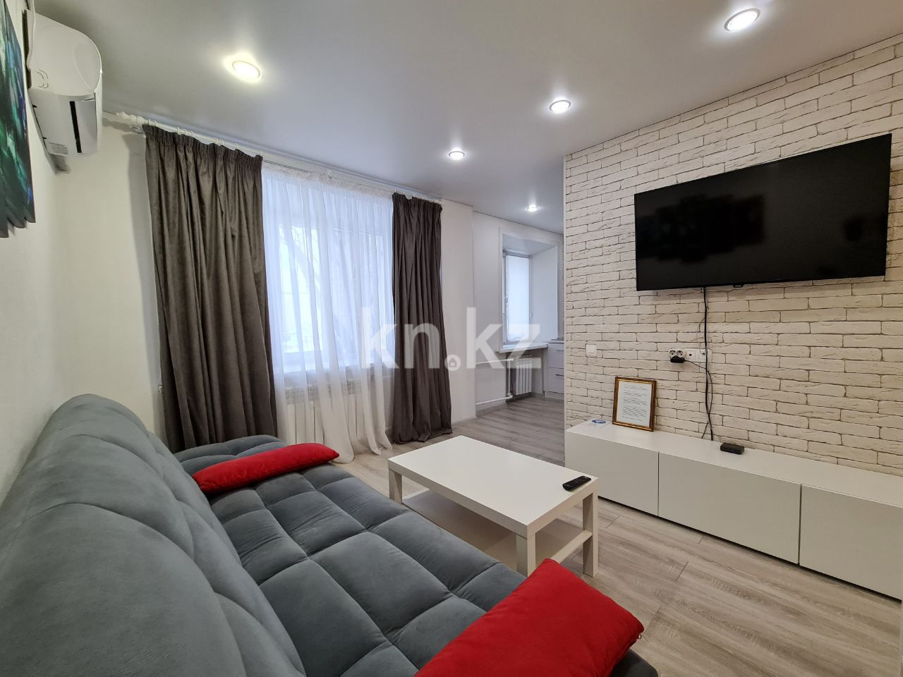 Аренда 1-комнатной квартиры посуточно, 35 м², Торайгырова, дом  53 - Аренда жилой и коммерческой недвижимости в Павлодаре фото 2 из 6