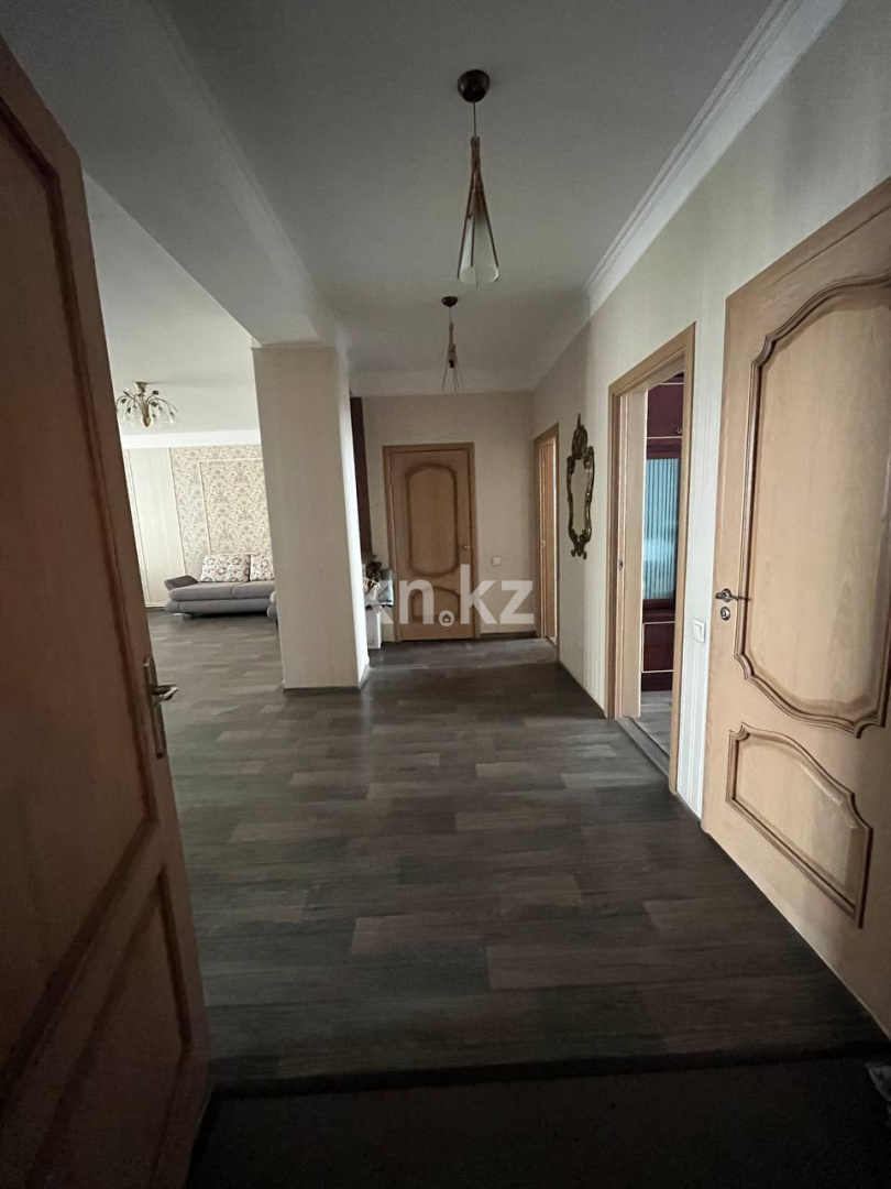 Продажа 4-комнатной квартиры, 136 м², ул. Аманжолова, дом  65/4 в Караганде - фото 17