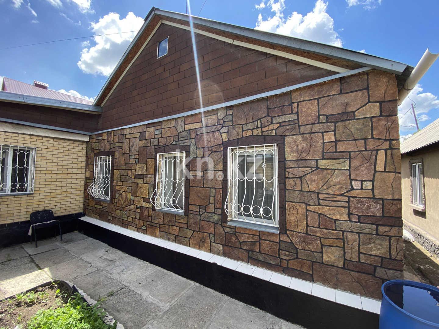 Продажа 5-комнатного дома, 214 м², ул. Четская - Продажа квартир в Караганде фото 1 из 40