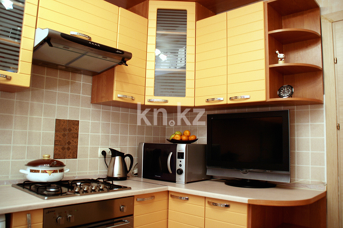 Продажа 3-комнатной квартиры, 59.3 м², мкр-н Аксай-2 в Алматы