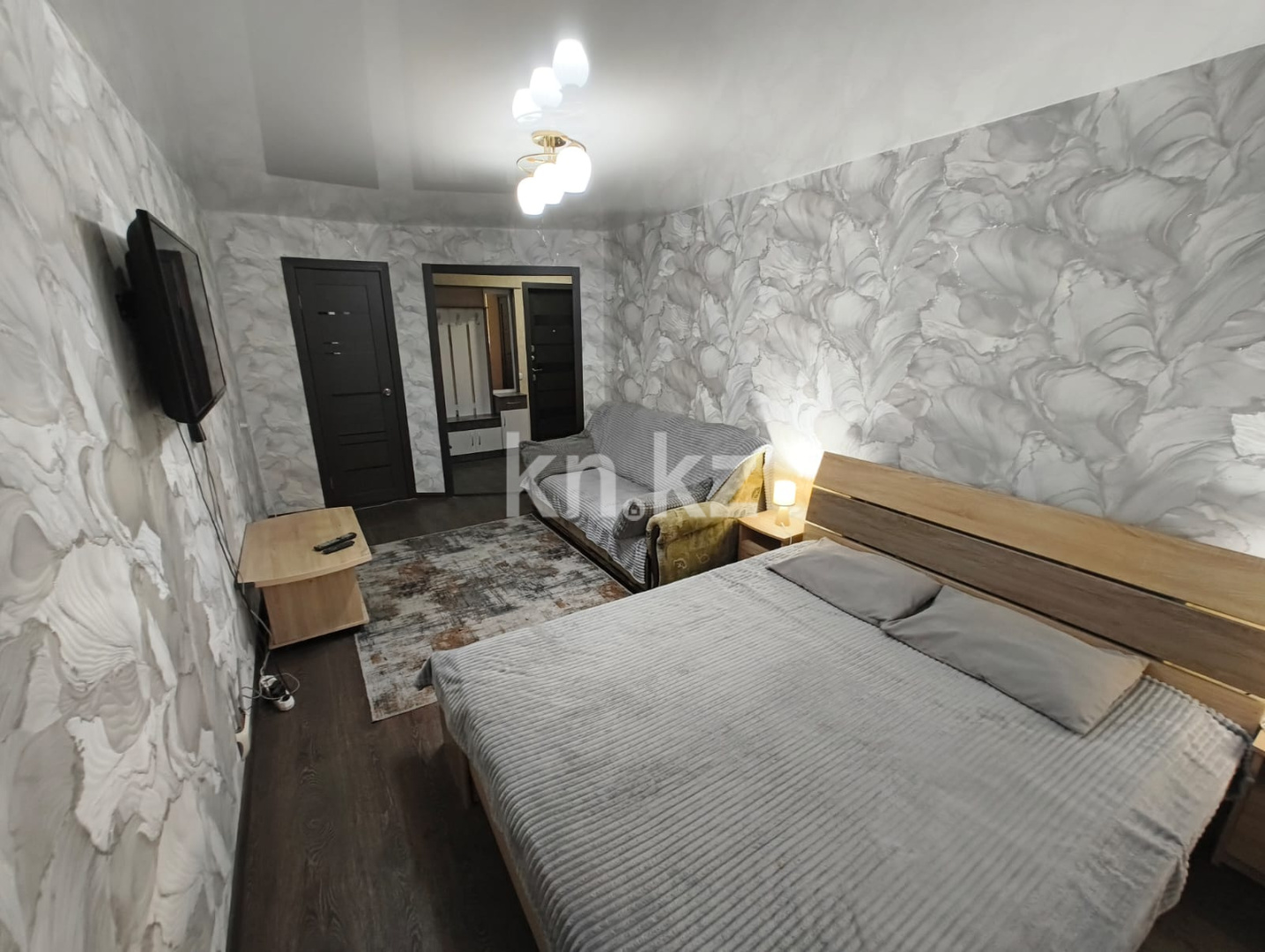 Аренда 1-комнатной квартиры посуточно, 33 м², пр. Ауэзова, дом  41 - Аренда квартир посуточно в Усть-Каменогорске фото 3 из 12