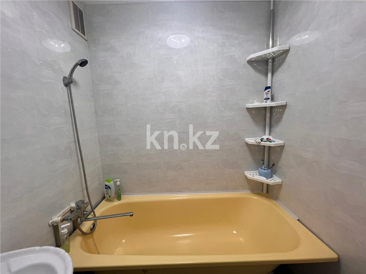 Продажа 2-комнатной квартиры, 52 м², мкр-н Мамраева (Восток-5) - Продажа квартир в Караганде фото 12 из 18