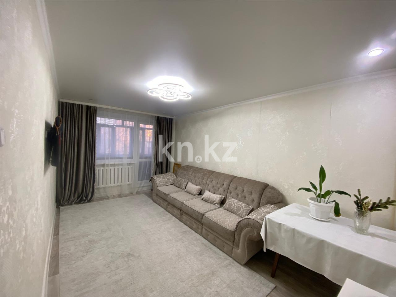 Продажа 3-комнатной квартиры, 62 м², мкр-н Восток-2 - Продажа квартир в Караганде фото 2 из 14