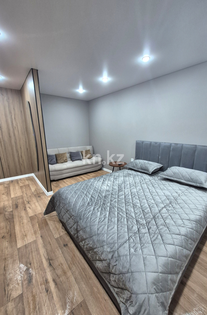 Аренда 1-комнатной квартиры посуточно, 32 м², Победа, дом  93 - Аренда жилой и коммерческой недвижимости в Уральске фото 1 из 9