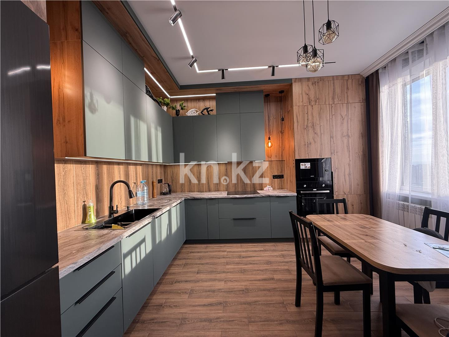 Продажа 4-комнатной квартиры, 197 м², ул. Дюсембекова, дом  83/1 - Продажа  четырехкомнатных квартир в новостройках Караганды фото 1 из 27