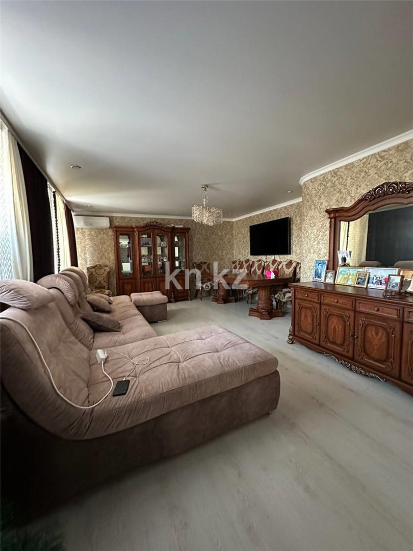 Продажа 4-комнатной квартиры, 120 м², ул. Аманжолова, дом  69 - Продажа  четырехкомнатных квартир в Караганде с фото фото 1 из 15