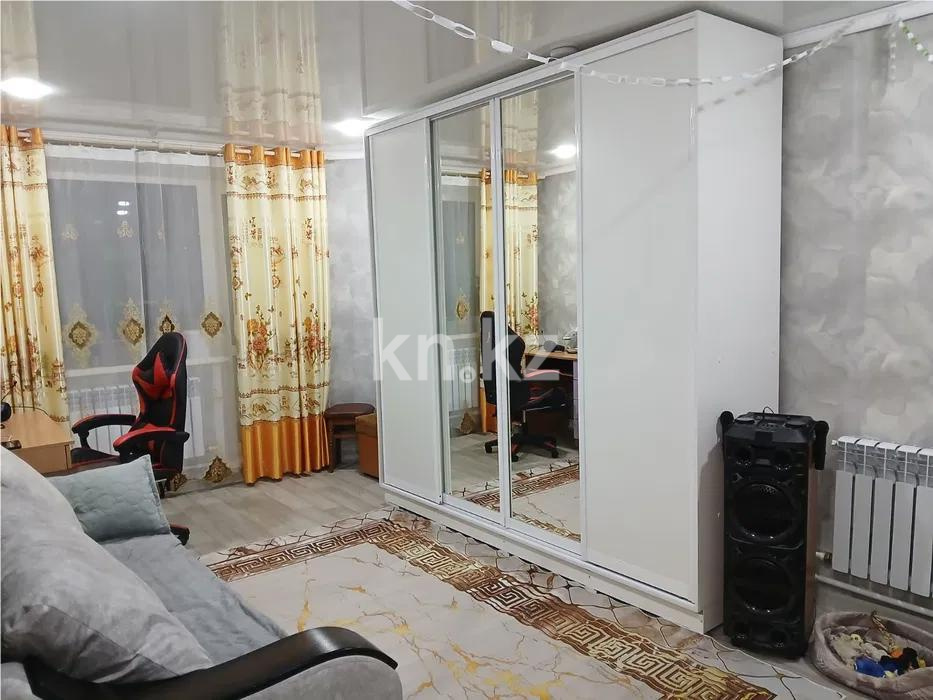 Продажа 3-комнатной квартиры, 63 м², 3 мкр-н, дом  37 - Продажа квартир в Абае фото 1 из 6