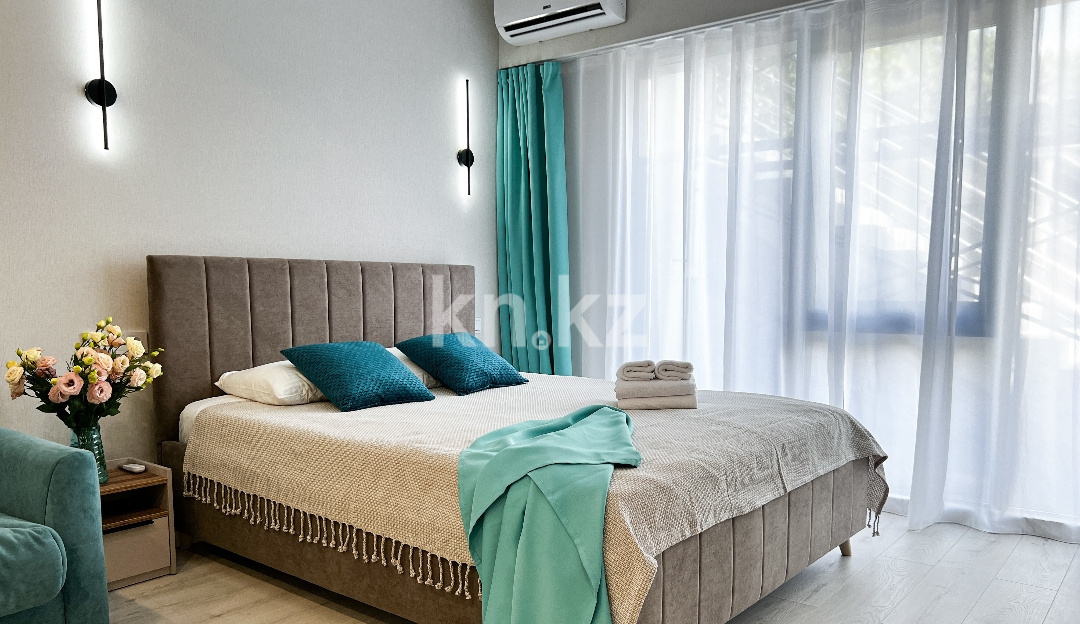 Аренда 1-комнатной квартиры посуточно, 40 м², ул. Сатпаева, дом  90 - В самом центре города - Аренда жилой и коммерческой недвижимости в Алматы фото 1 из 3