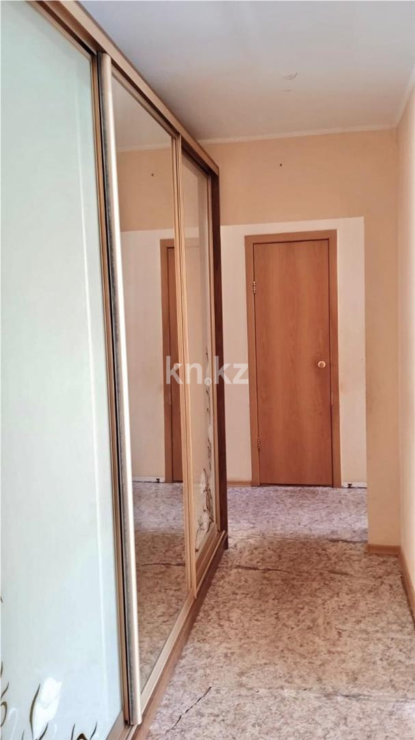 Продажа 3-комнатной квартиры, 63 м², мкр-н Голубые Пруды, дом  12 в Караганде - фото 5