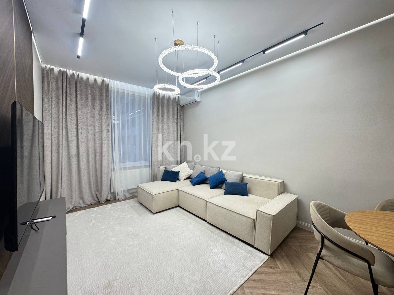 Аренда 2-комнатной квартиры, 55 м², ул. Достык, дом  8 - район Байтерека - Аренда квартир помесячно в Казахстане фото 1 из 26