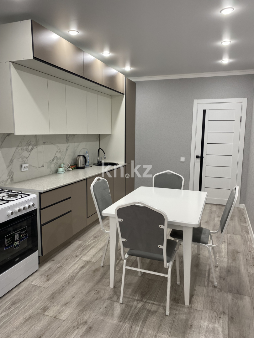 Аренда 1-комнатной квартиры посуточно, 68 м², ул. Самал, дом  86 - Аренда жилой и коммерческой недвижимости в Уральске фото 3 из 6