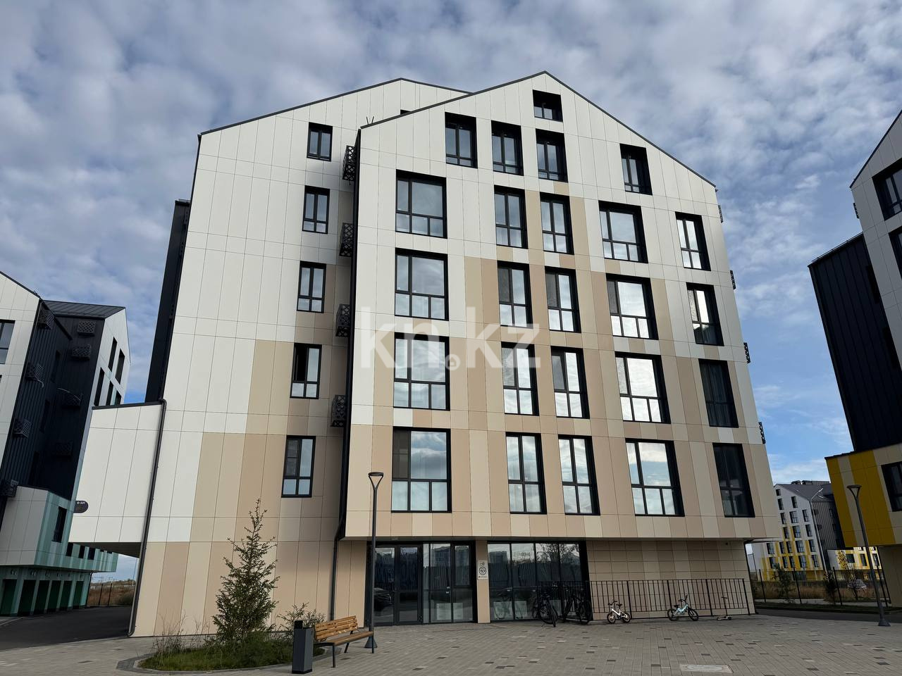 Продажа 2-комнатной квартиры, 83 м², ул. Е-321, дом  15/2 - ул. Маймекен - Продажа квартир в Астане фото 1 из 20
