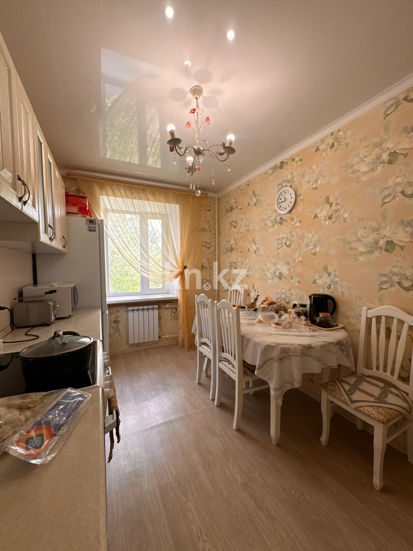 Продажа 3-комнатной квартиры, 71 м², ул. Абая, дом  46 в Караганде - фото 4