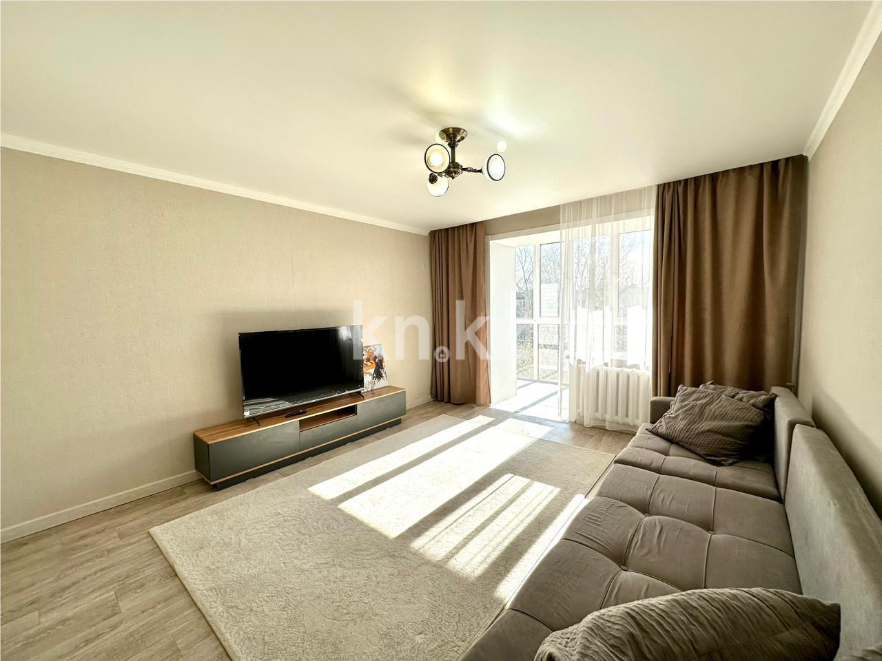 Продажа 3-комнатной квартиры, 61 м², ул. Аманжолова - Продажа квартир в Караганде фото 2 из 15