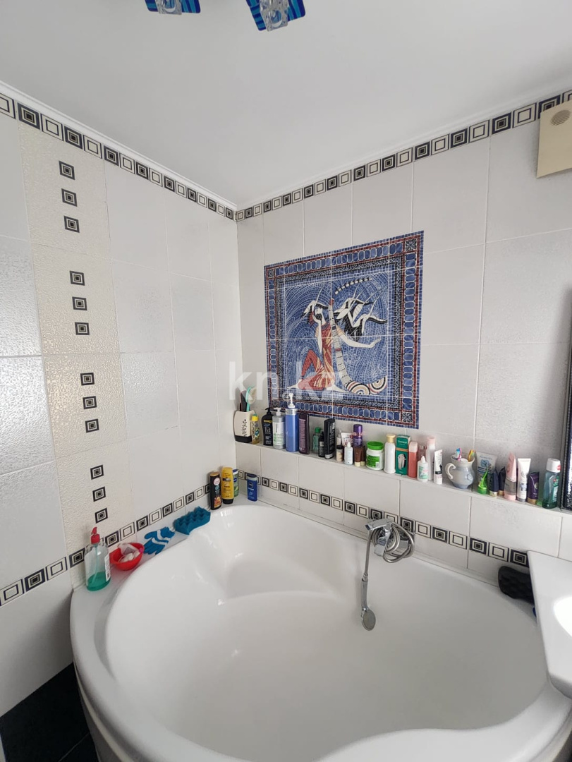 Продажа 4-комнатной квартиры, 85 м² - Продажа четырехкомнатных квартир на Юго-Востоке Караганды фото 22 из 25