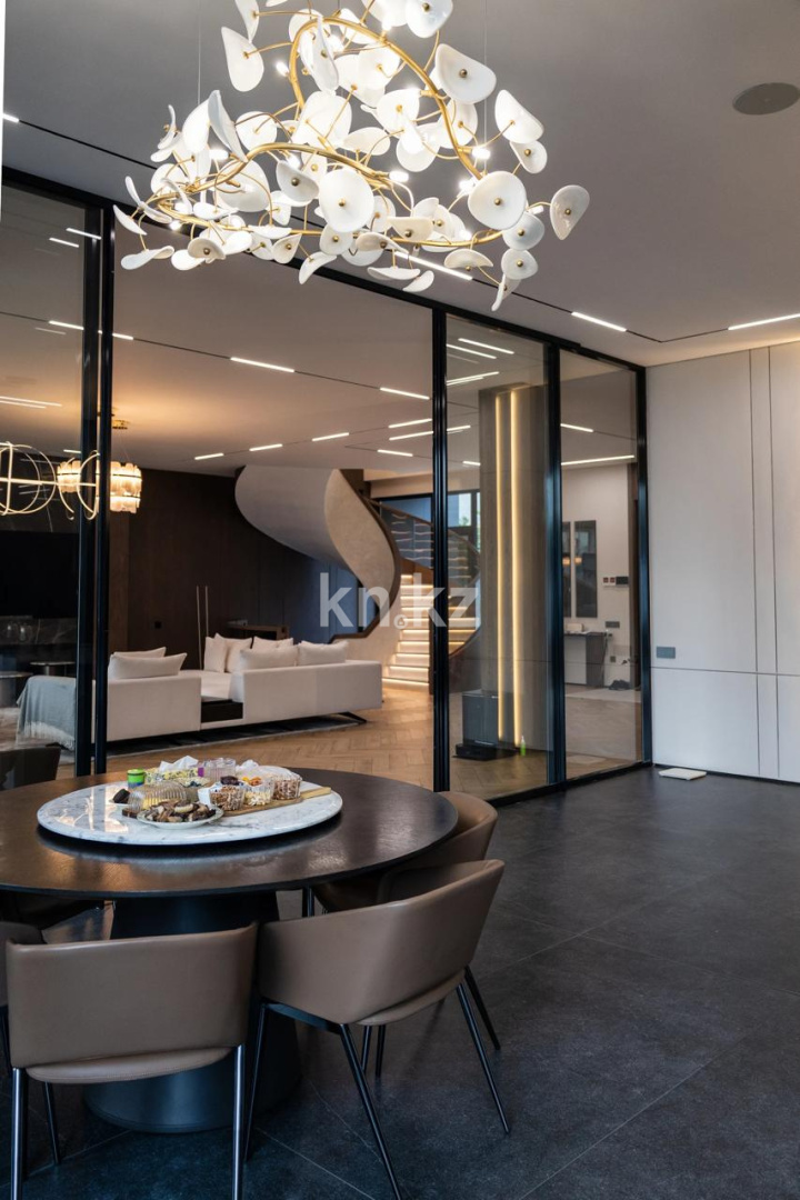 Продажа 6-комнатной квартиры, 650 м² - Продажа пятикомнатных и более квартир в Алматы фото 6 из 40