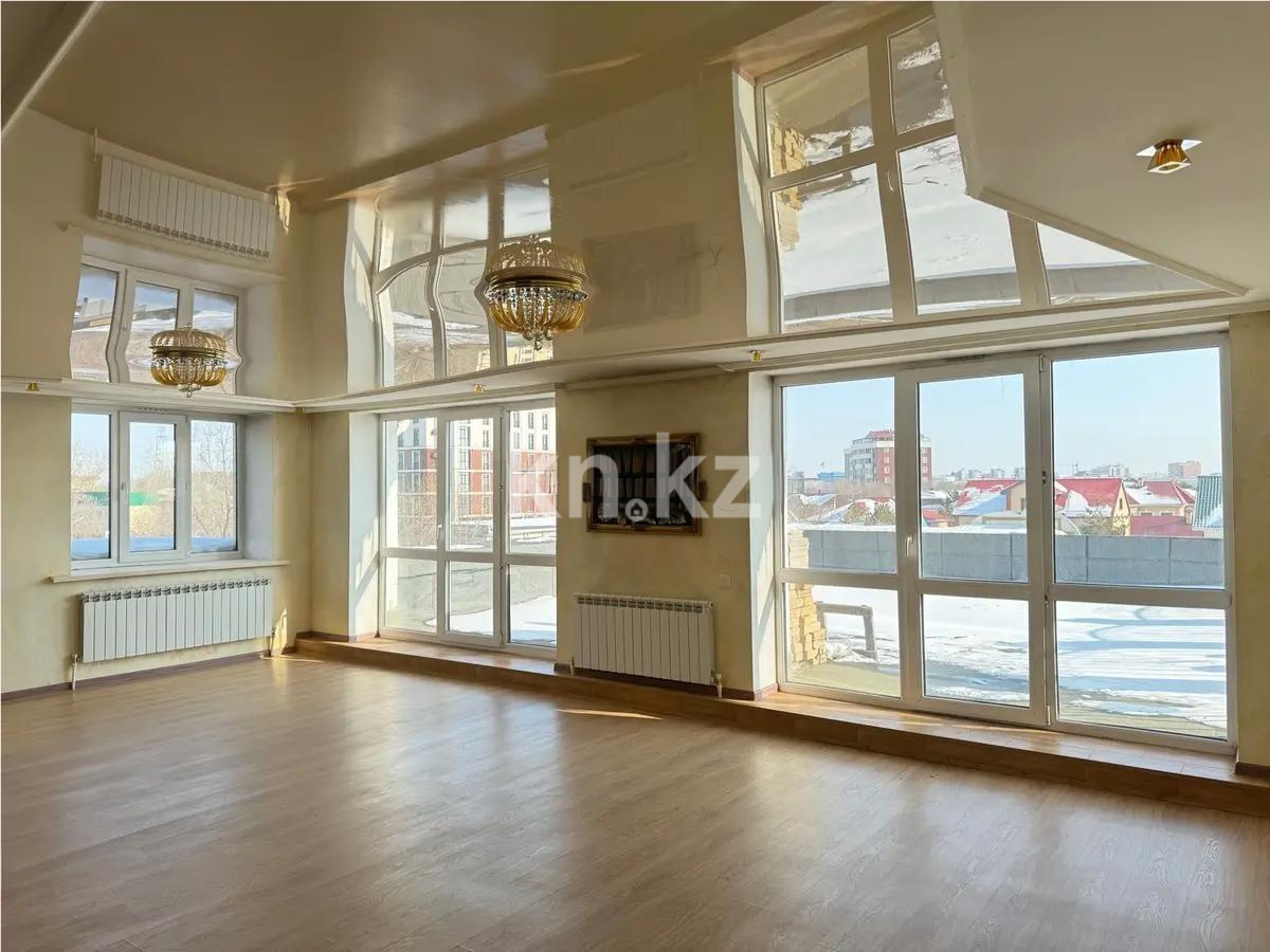 Продажа 7-комнатной квартиры, 300 м², ул. Аманжолова, дом  35/1 - Продажа  пятикомнатных квартир в Караганде без посредников фото 1 из 4