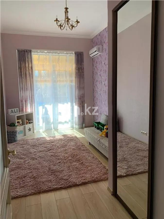 Продажа 3-комнатной квартиры, 130 м², ул. Омаровой, дом  37 - Продажа  двухкомнатных, трехкомнатных квартир в Алматы без посредников с фото фото 1 из 4