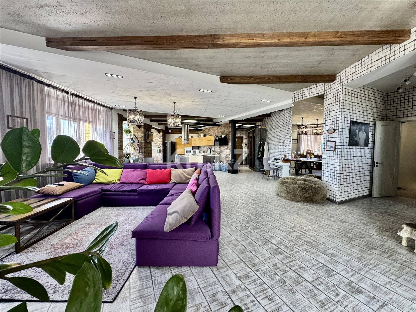 Продажа 3-комнатной квартиры, 160 м², ул. Аманжолова, дом  41 - Продажа  трехкомнатных квартир в Караганде с фото фото 3 из 52