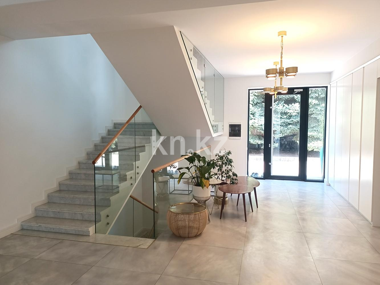 Аренда 9-комнатного дома, 1000 м², мкр-н Юбилейный - Аренда домов в Алматы фото 3 из 20