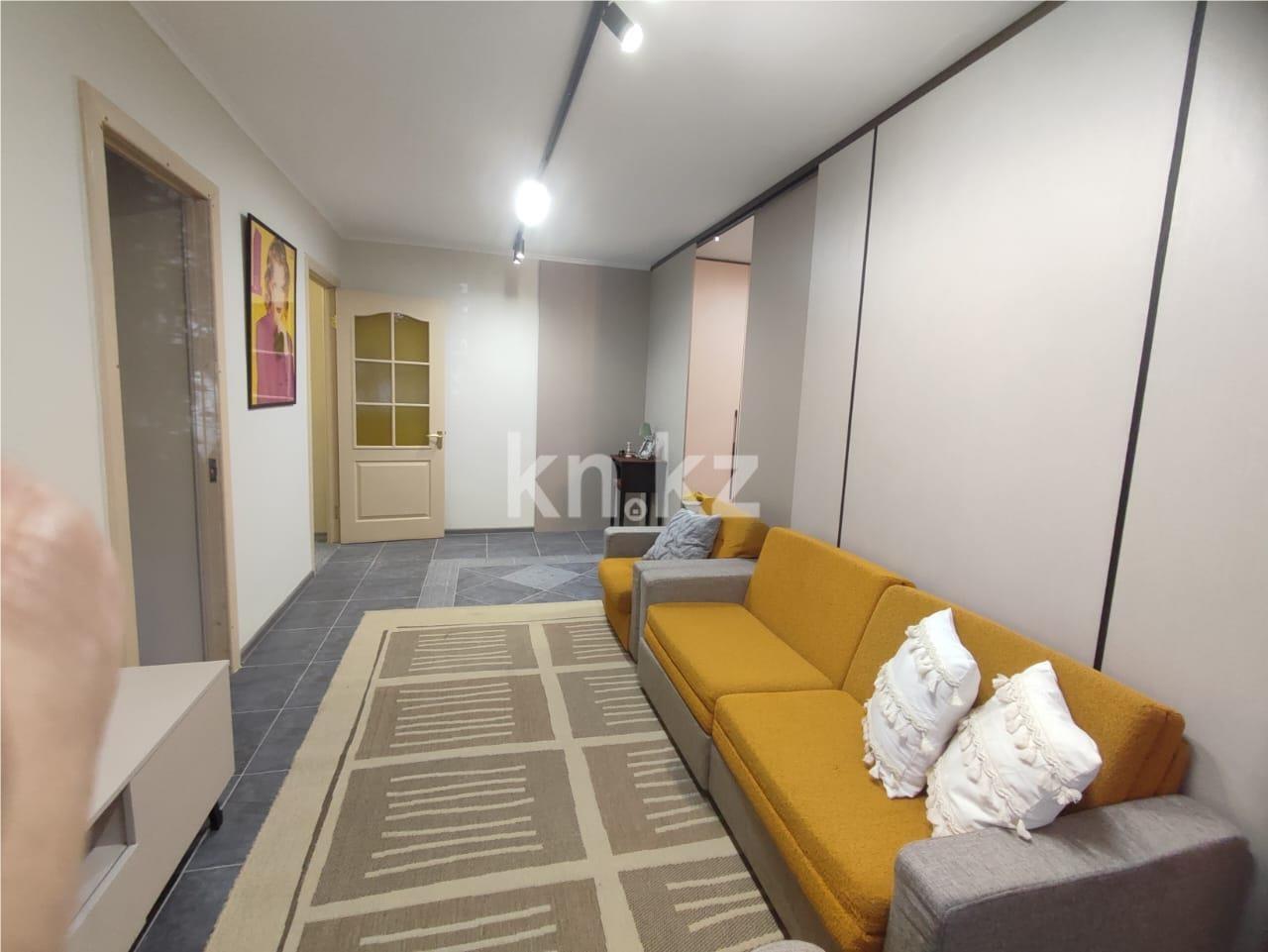 Продажа 2-комнатной квартиры, 41 м², ул. Алиханова - Продажа квартир в Караганде фото 1 из 11