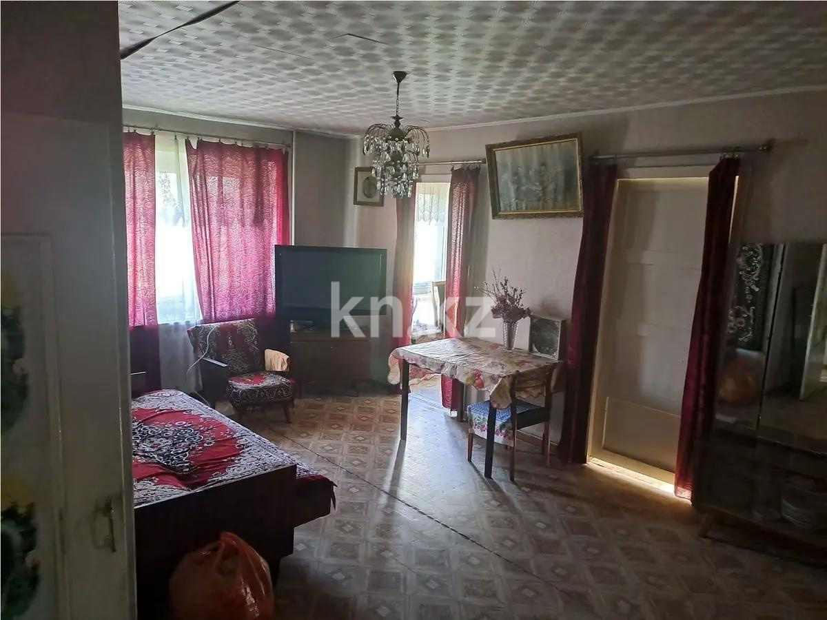 Продажа 4-комнатной квартиры, 60 м², мкр-н 21, дом  10 - Продажа  четырехкомнатных квартир в Караганде без посредников фото 1 из 4