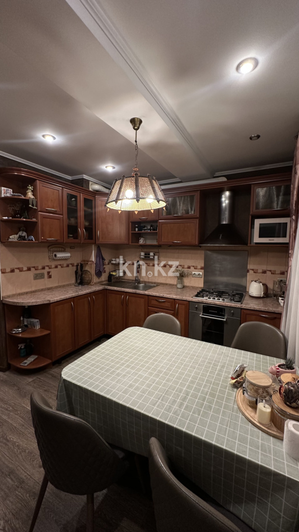 Продажа 2-комнатной квартиры, 69 м², ул. Муканова, дом  245 - ул. Курмангазы - Продажа квартир в Алматы фото 1 из 26