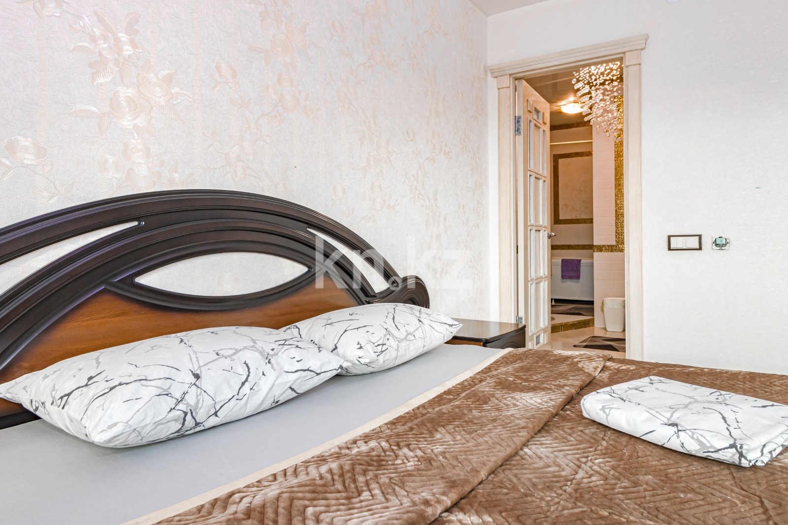 Аренда 4-комнатной квартиры посуточно, 156 м², ул. Достык, дом  5 - Аренда квартир посуточно в Астане без посредников фото 18 из 24