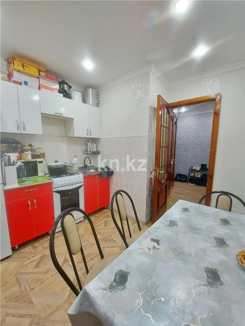 Продажа 2-комнатной квартиры, 54 м², 15 мкр., дом  37 в Караганде - фото 6