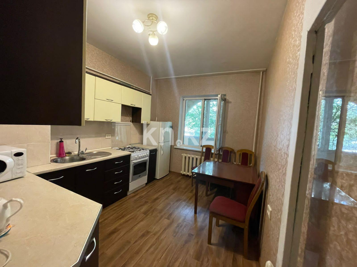 Аренда 1-комнатной квартиры, 34 м², мкр-н Мамыр-1 - Аренда жилой и коммерческой недвижимости в Алматы фото 1 из 8