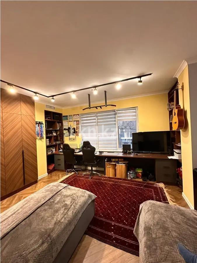 Продажа 4-комнатной квартиры, 190 м², мкр-н Самал-2, дом  67 в Алматы - фото 3