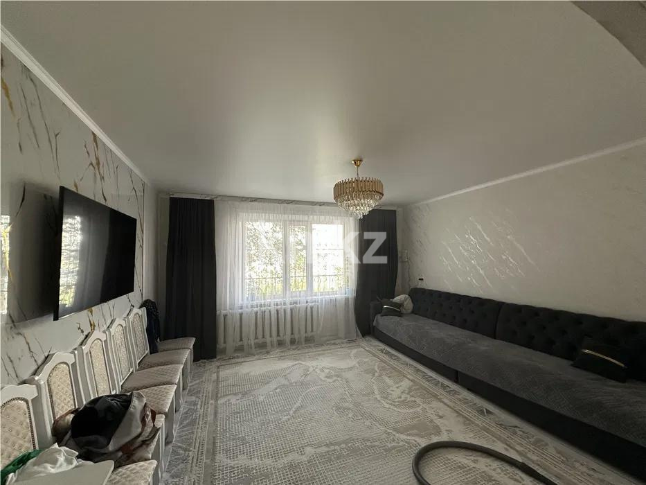Продажа 3-комнатной квартиры, 74 м², ул. 40-летия Победы, дом  76/2 - Продажа и аренда недвижимости в Шахтинске фото 1 из 5