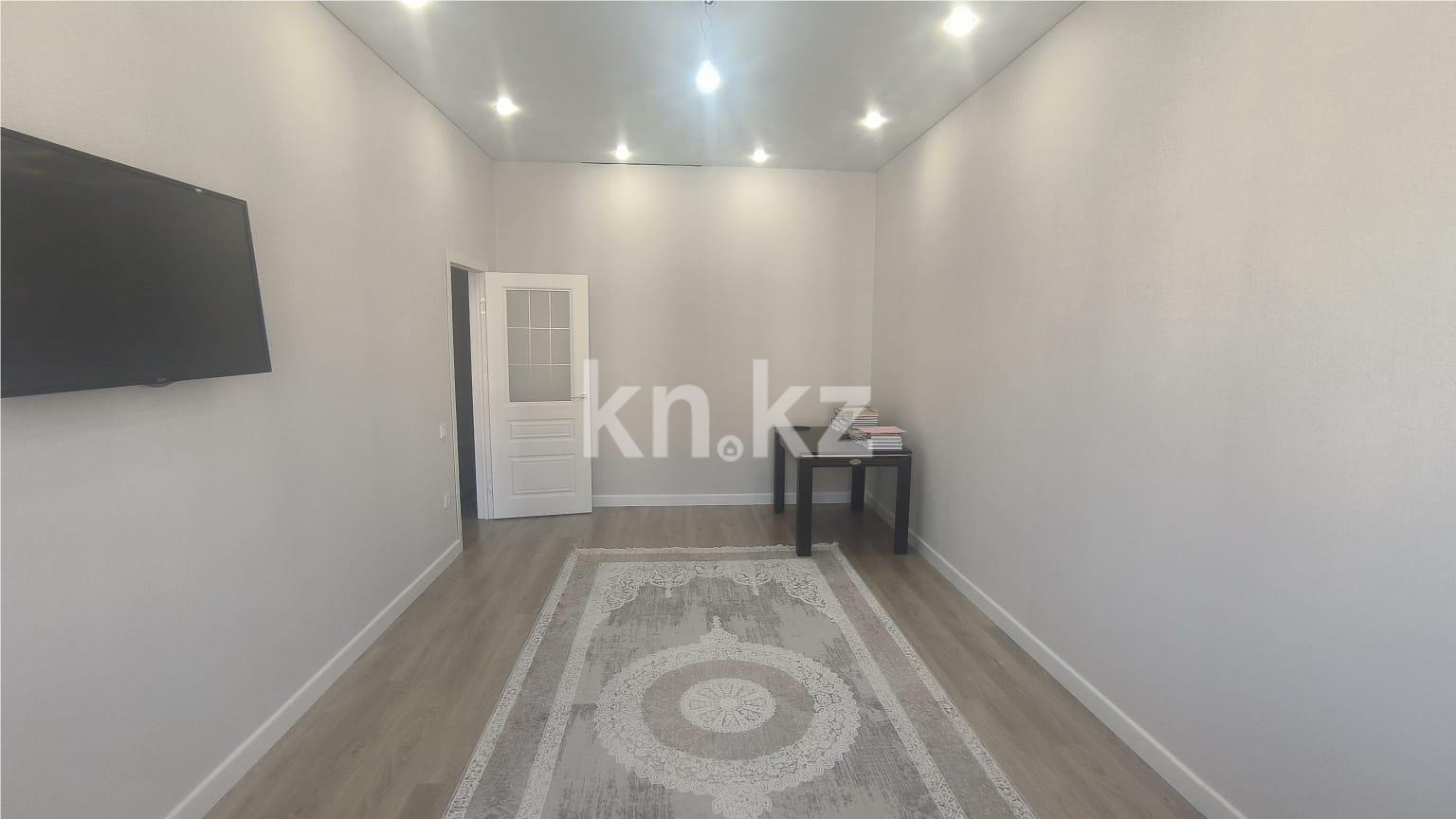 Продажа 3-комнатной квартиры, 82 м², ул. Муканова в Караганде - фото 2