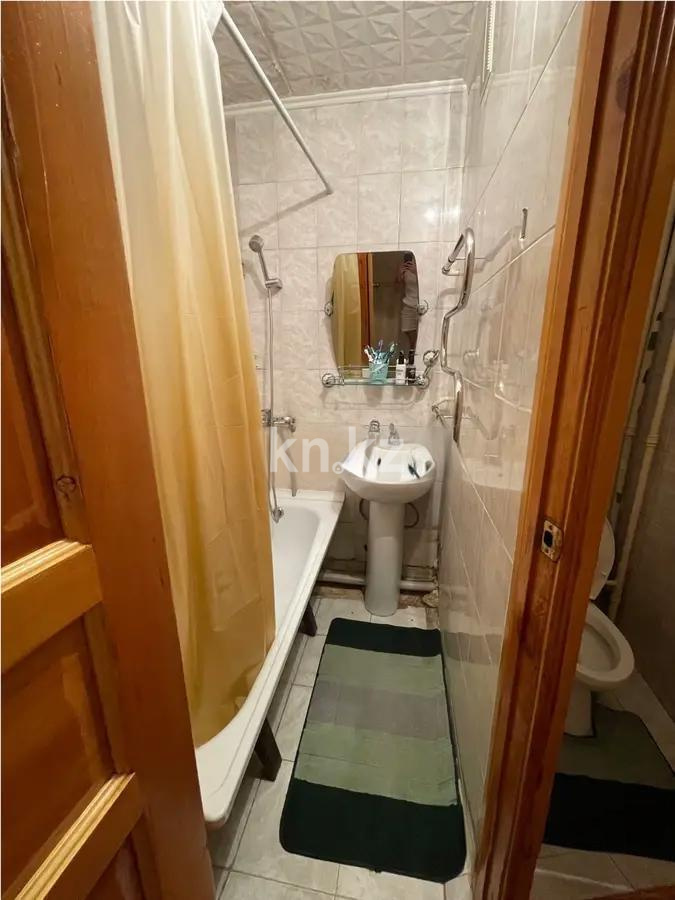 Продажа 3-комнатной квартиры, 60 м², 11 мкр., дом  14А в Алматы - фото 5