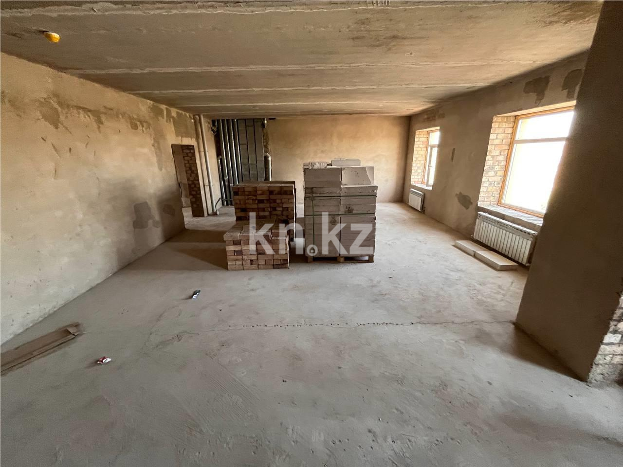 Продажа 3-комнатной квартиры, 90 м², ул. Муканова - Продажа  трехкомнатных квартир в Караганде с фото фото 1 из 31